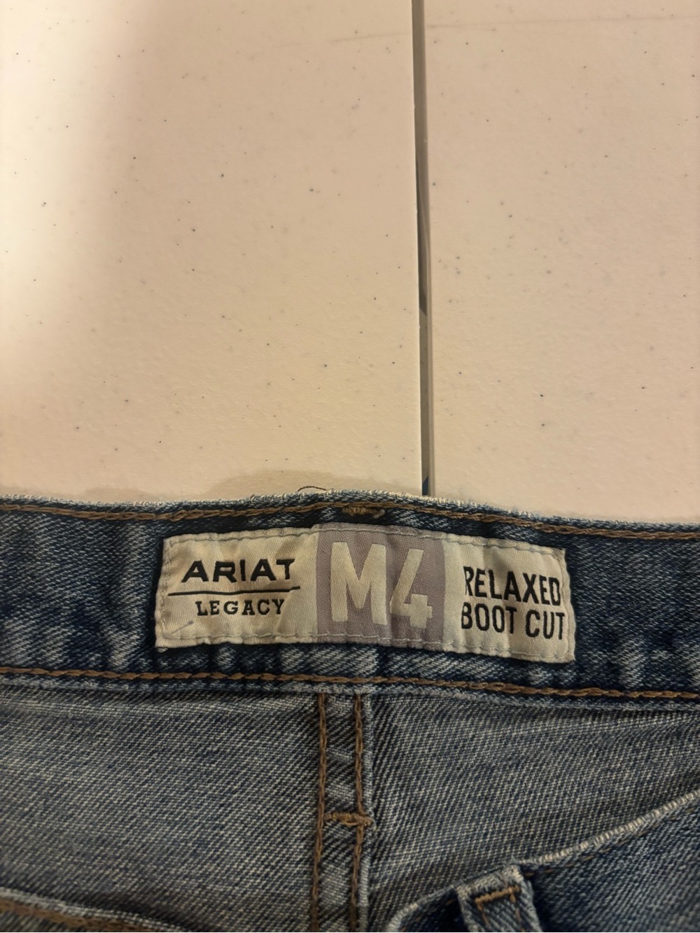 Ariat Legacy M4 Men’s Size 38x34 Relaxed Boot Cut Faded Blue Denim Jeans - Picture 5 of 7